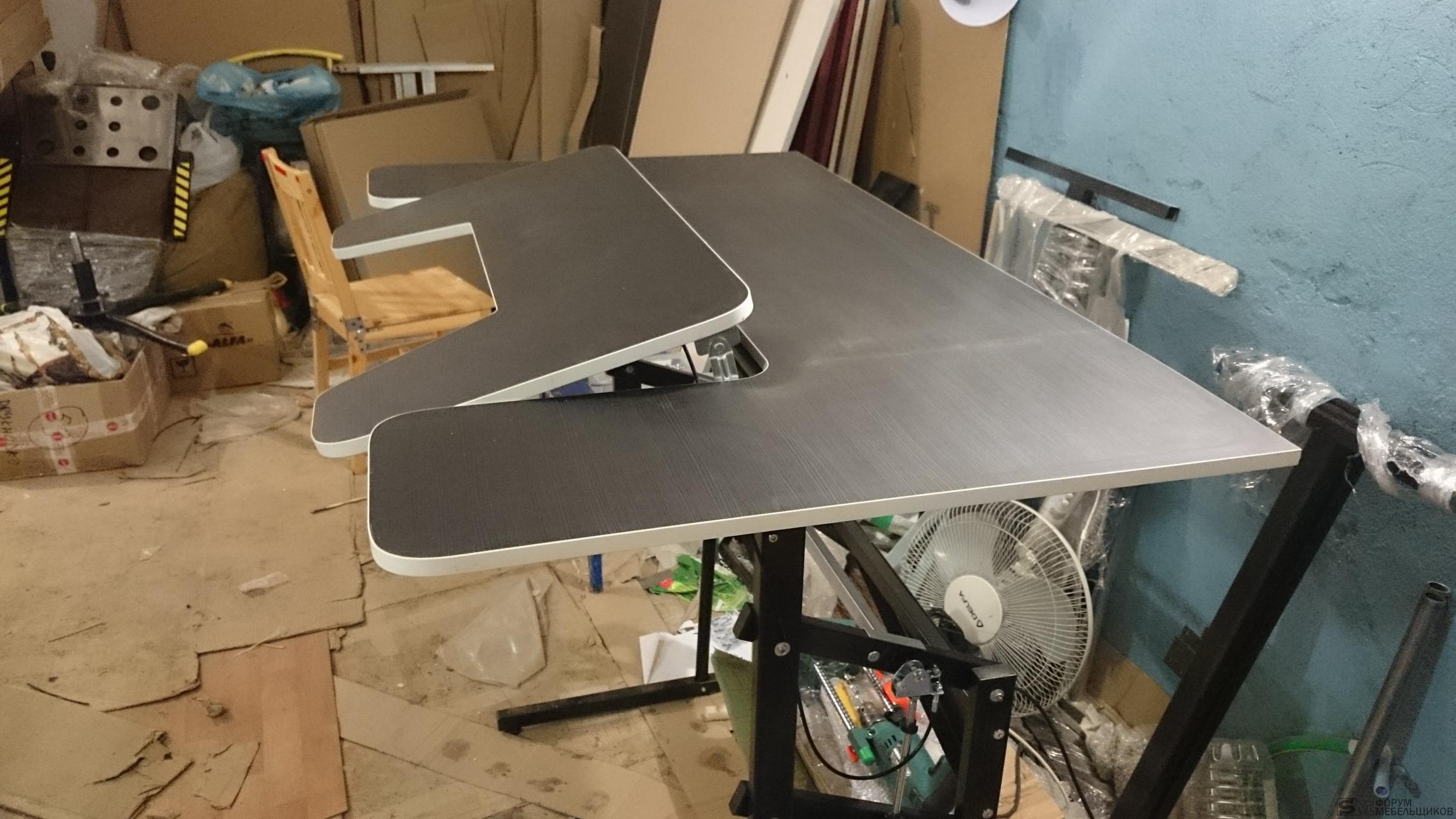 компьютерный стол с наклоном столешницы