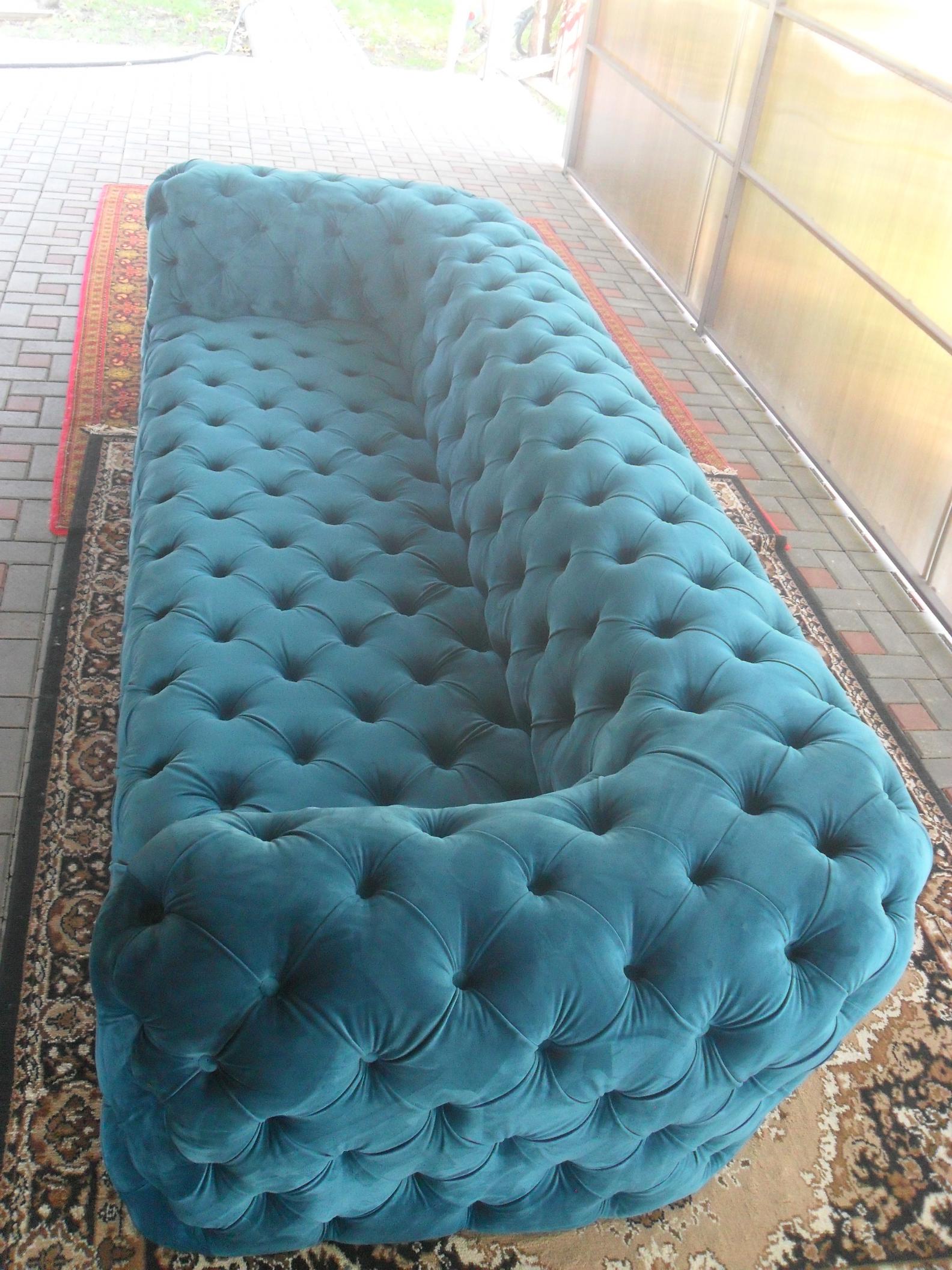 диван с каретной стяжкой на спинке
