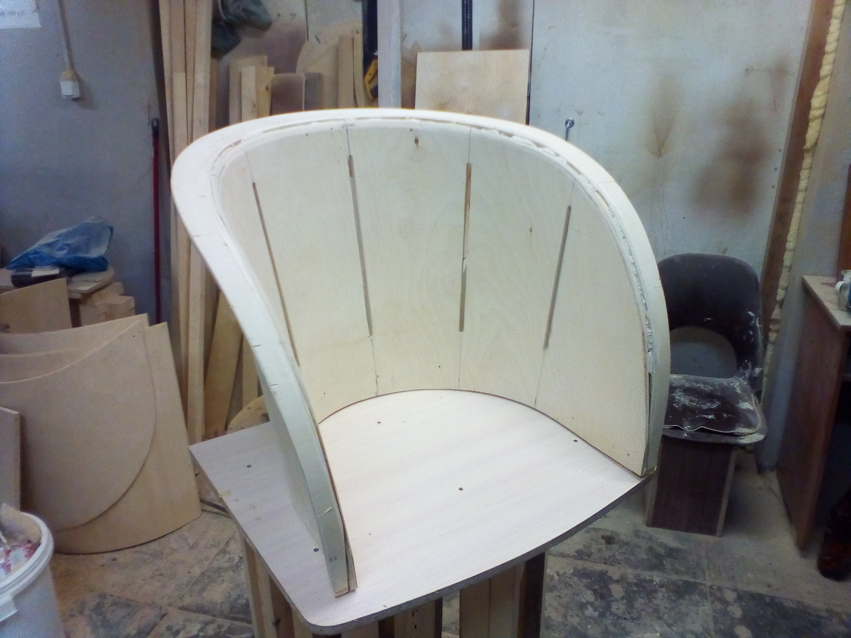 Гнутоклееная фанера для стульев
